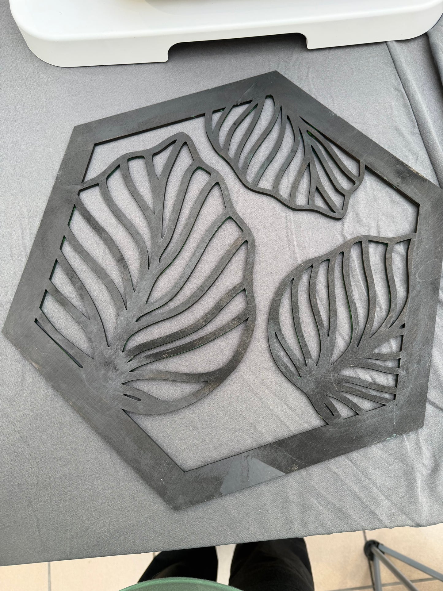 Dual sided leaf